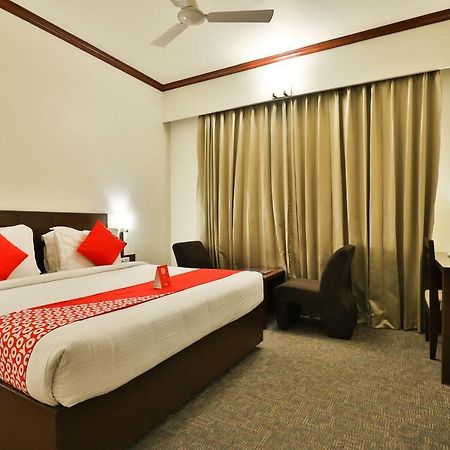 Oyo 4320 Hotel Aum Regency Vadodara Exterior photo