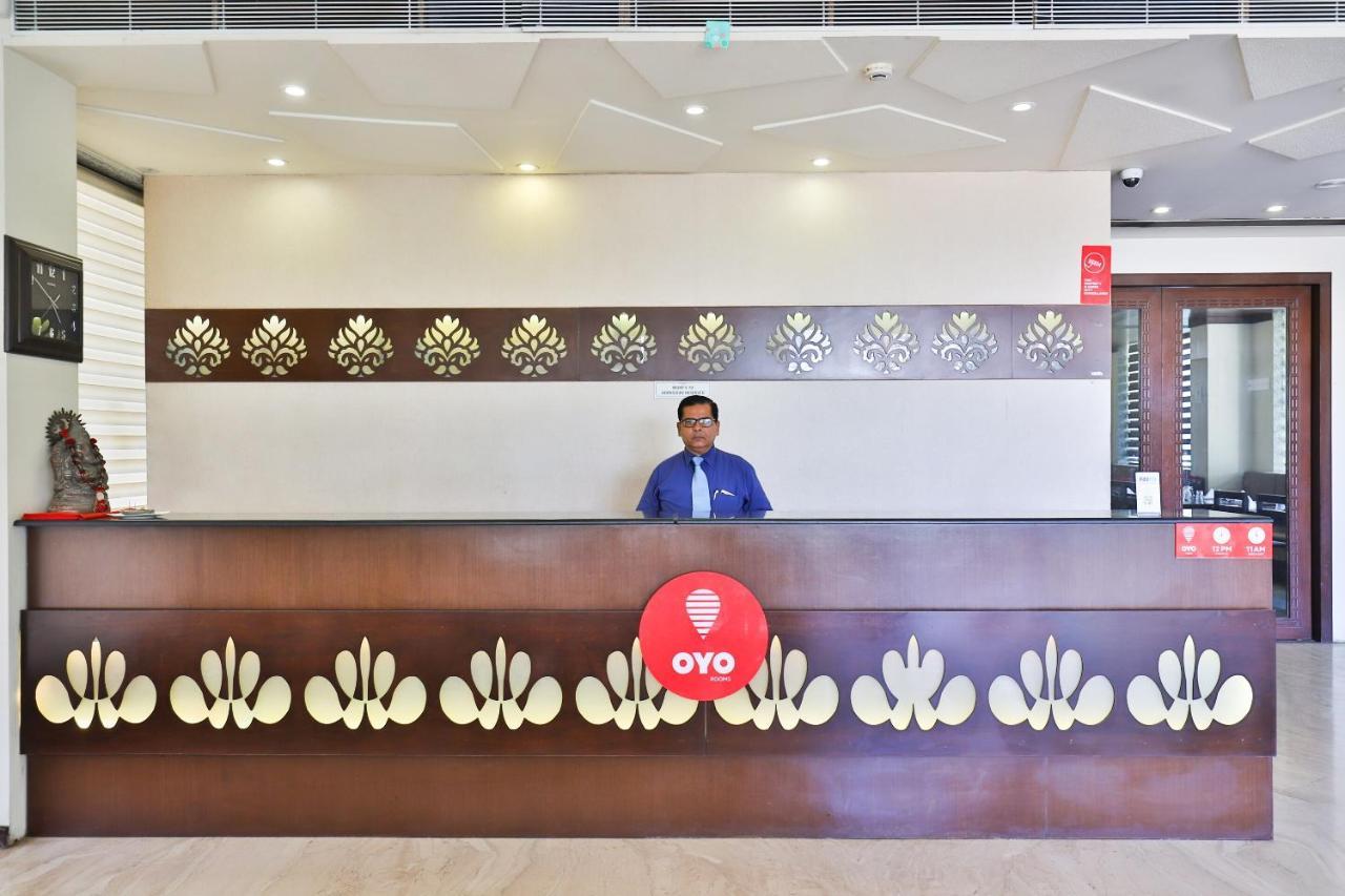 Oyo 4320 Hotel Aum Regency Vadodara Exterior photo