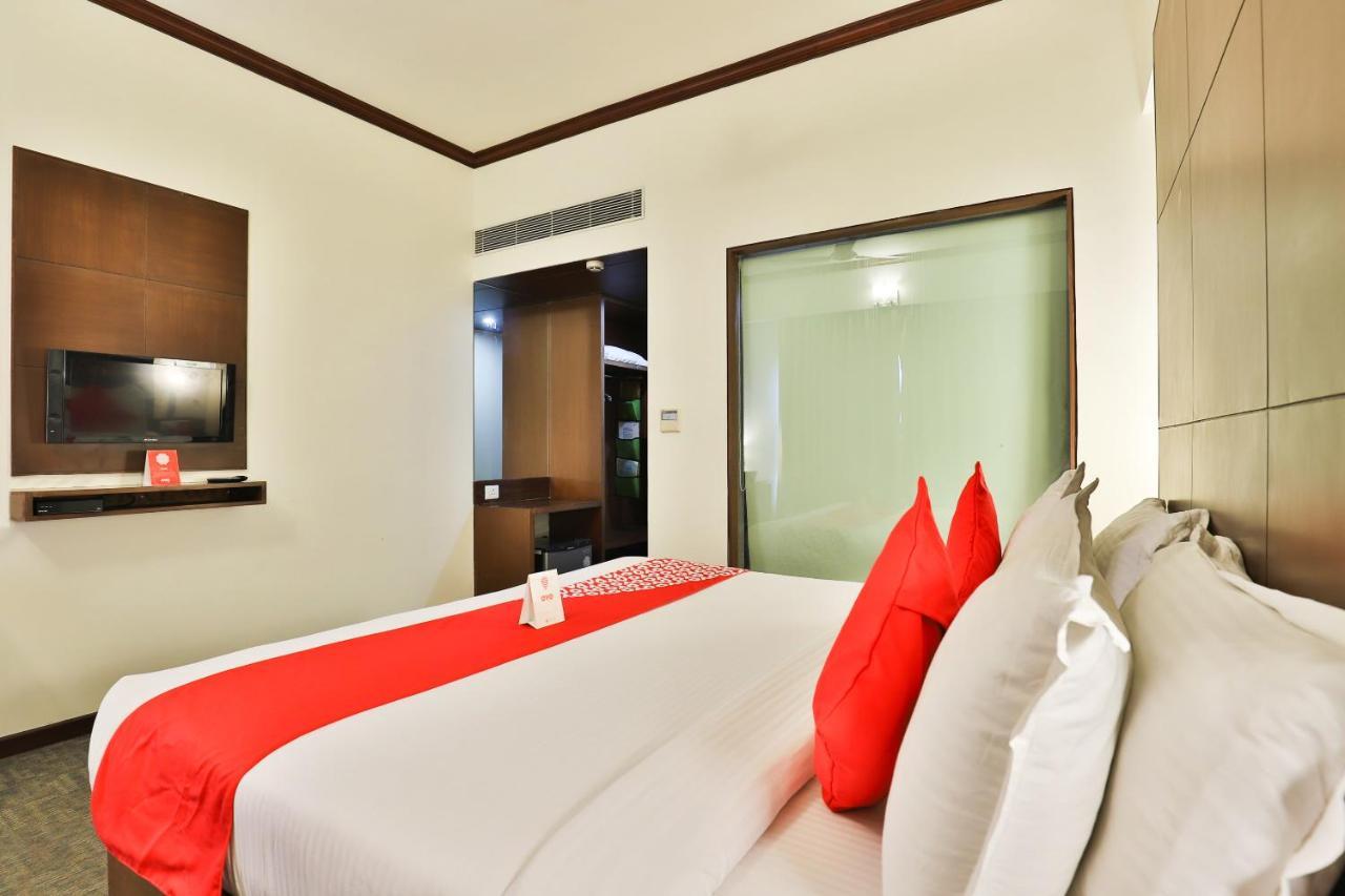 Oyo 4320 Hotel Aum Regency Vadodara Exterior photo