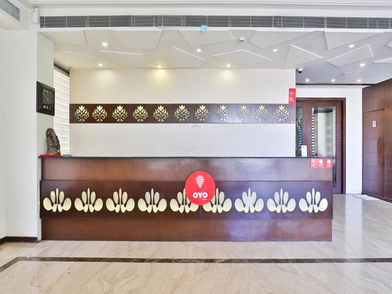 Oyo 4320 Hotel Aum Regency Vadodara Exterior photo