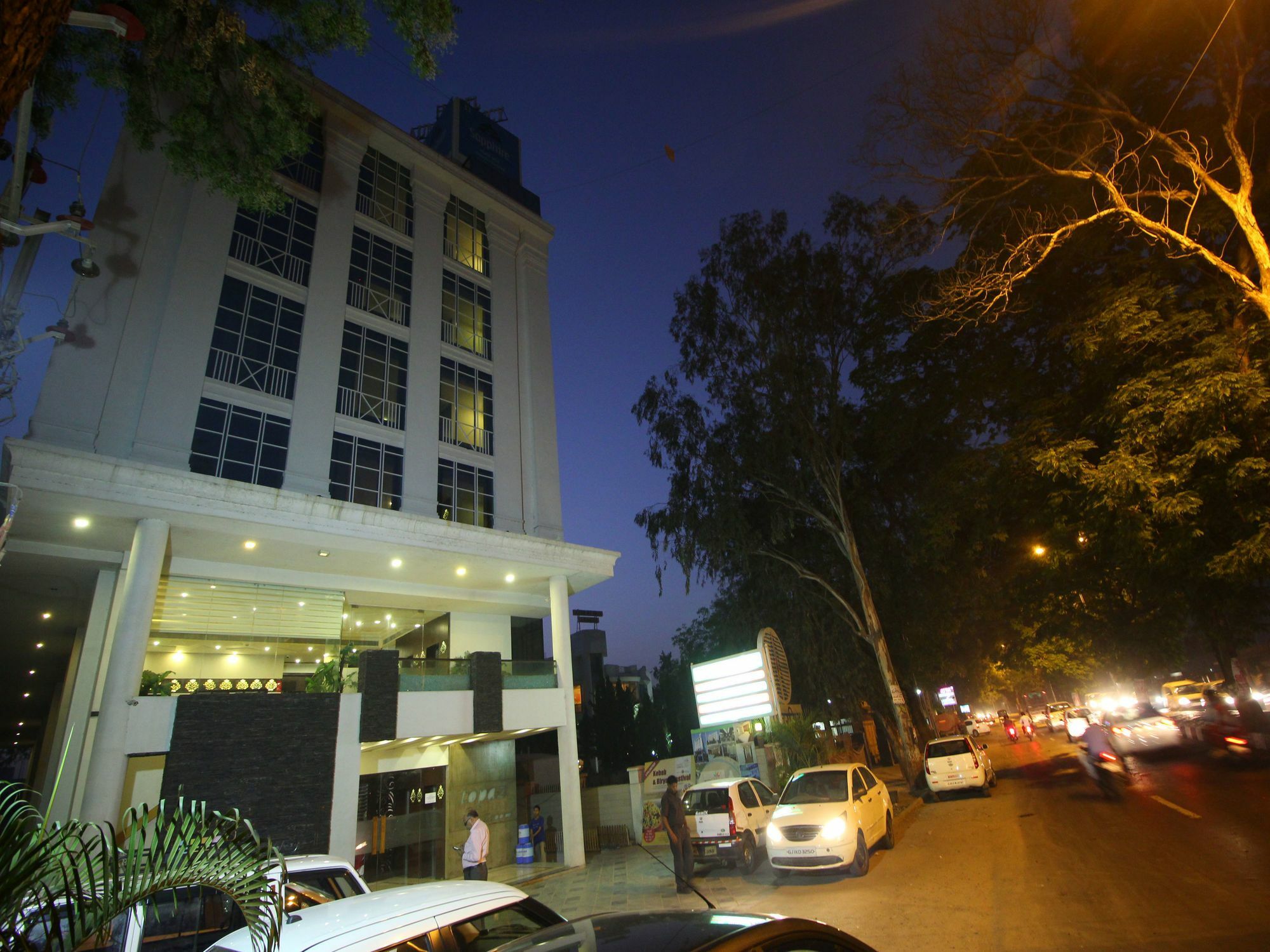 Oyo 4320 Hotel Aum Regency Vadodara Exterior photo