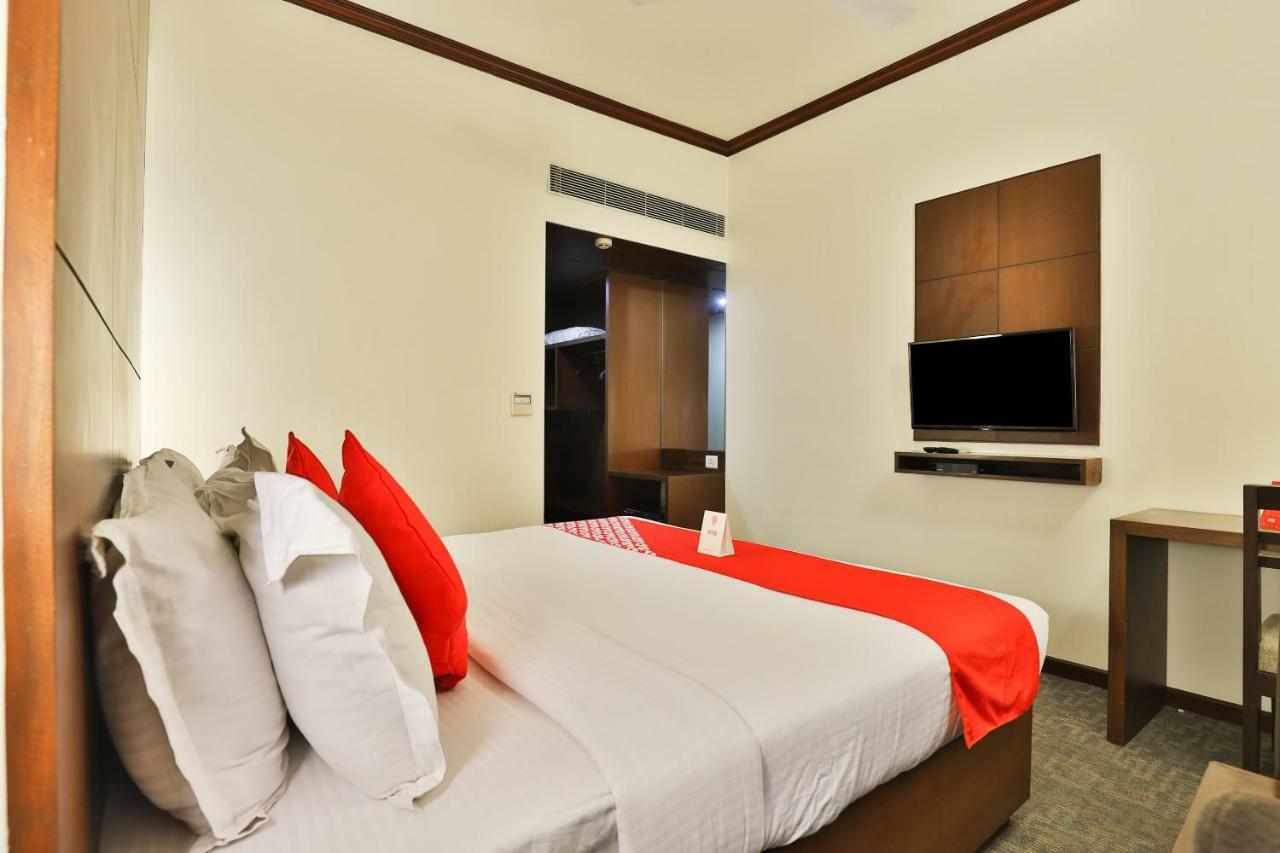 Oyo 4320 Hotel Aum Regency Vadodara Exterior photo