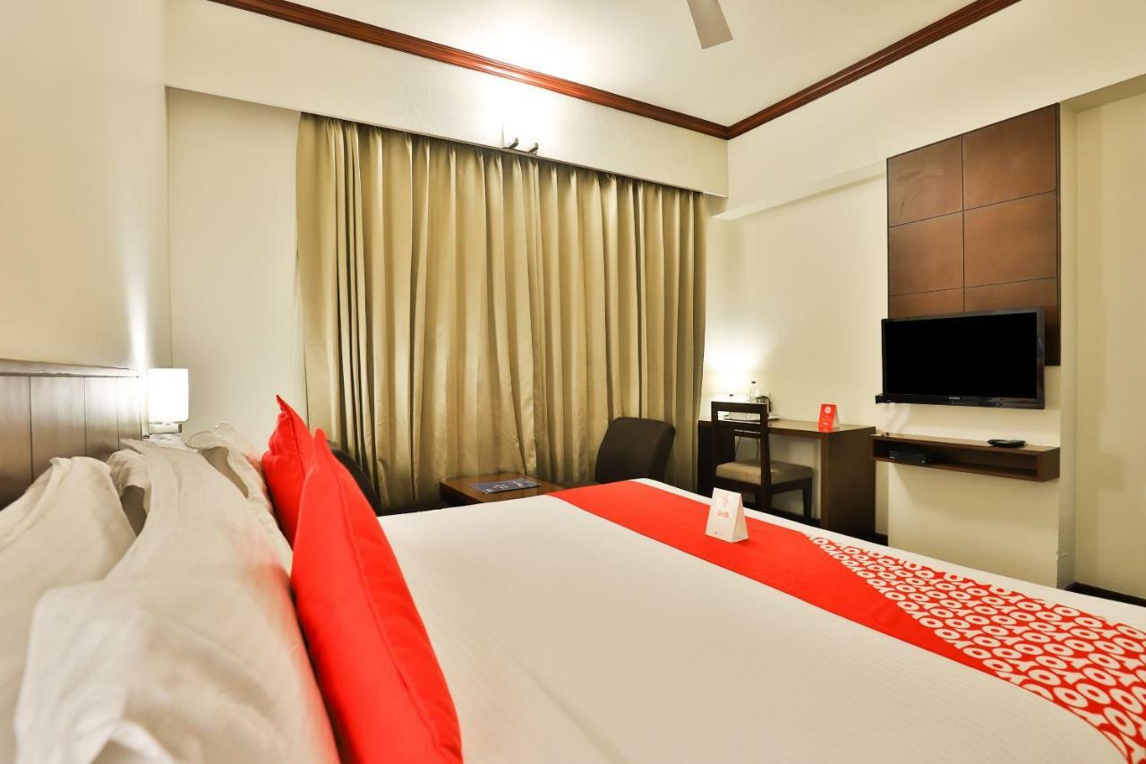 Oyo 4320 Hotel Aum Regency Vadodara Exterior photo