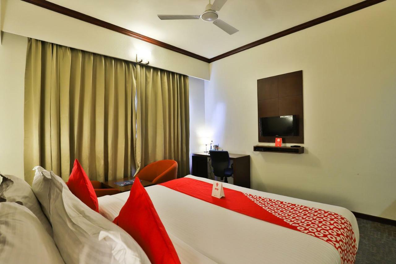 Oyo 4320 Hotel Aum Regency Vadodara Exterior photo