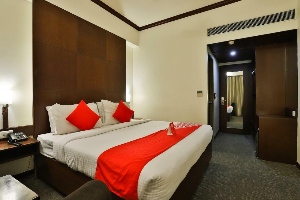 Oyo 4320 Hotel Aum Regency Vadodara Exterior photo